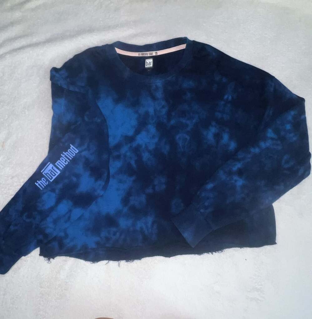 The Bar Method Sweatshirt Size L Blue Tie Dye Cropped Raw Hem